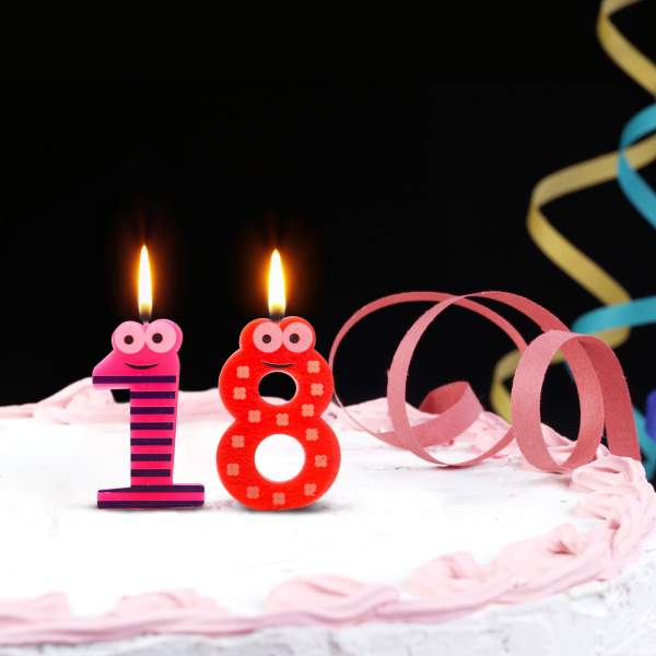 Lumânare pentru tort în forma cifrei 4