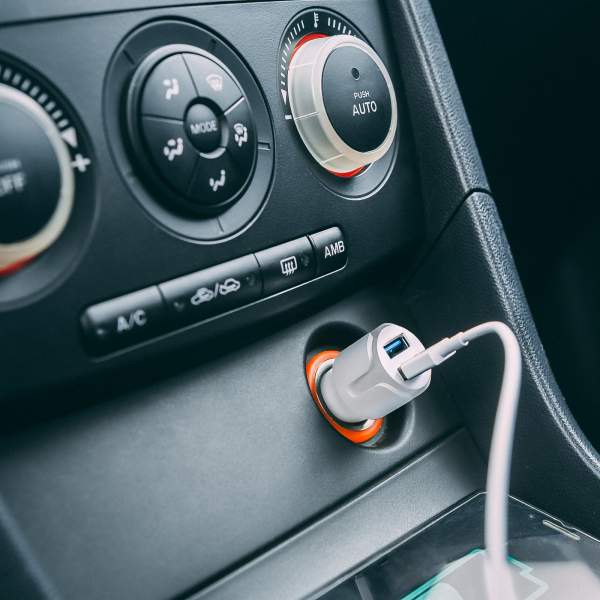 Adaptor bricheta 2 x USB – Alb