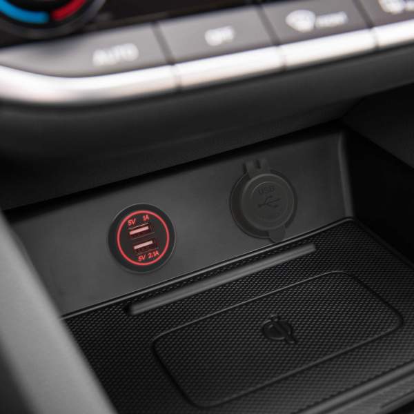 Încărcător auto cu lumină roșie