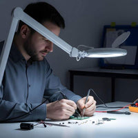 Lampă LED cu lupă – 5” (130 mm), 9W, 800 lumeni, braț reglabil, prindere de birou