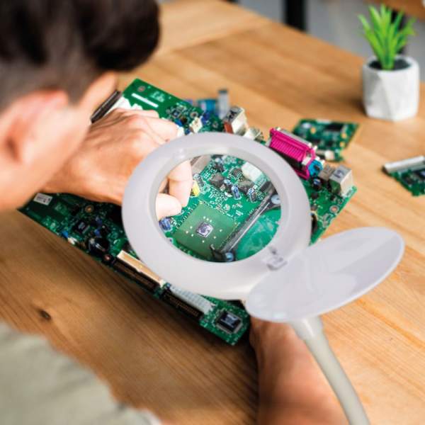 Lampă LED de birou cu lupă - alb