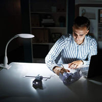 Lampă LED de birou cu lupă - alb